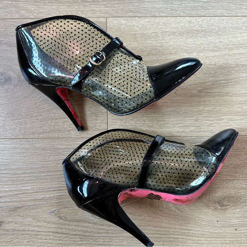 BETSY JOHNSON booties